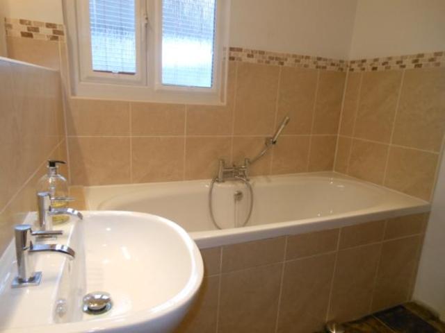  Image of 3 Bedroom Flat to rent at Bedford Beds Beds, MK40 3JB
