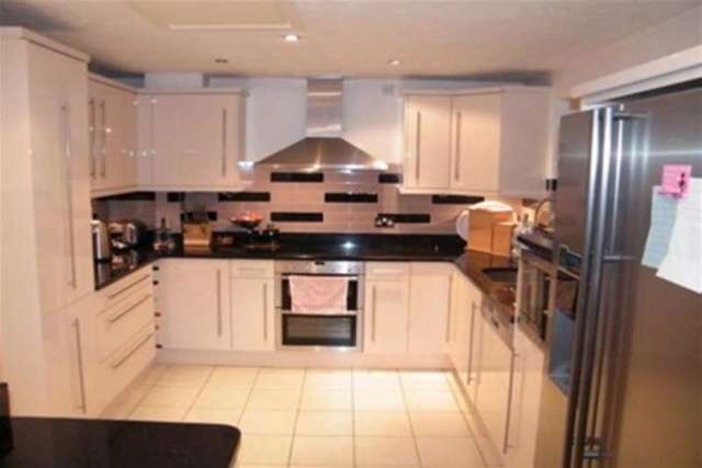  Image of 5 Bedroom Detached to rent at Stratford-upon-Avon, CV37 8QS