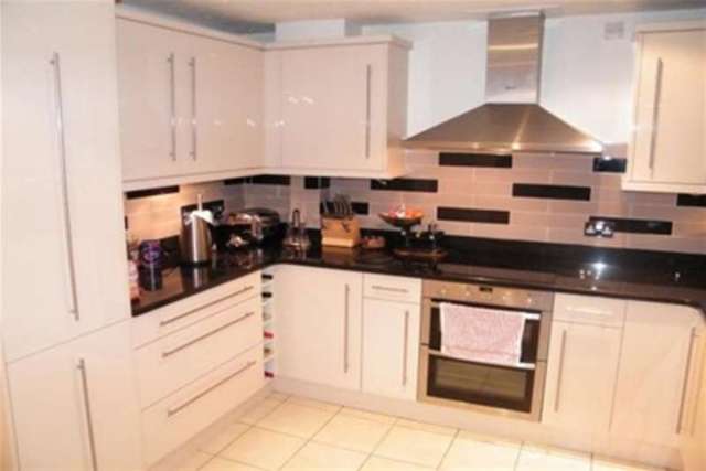  Image of 5 Bedroom Detached to rent at Stratford-upon-Avon, CV37 8QS