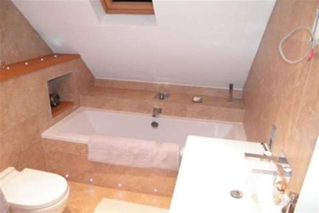  Image of 5 Bedroom Detached to rent at Stratford-upon-Avon, CV37 8QS
