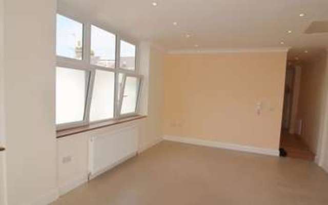  Image of 1 Bedroom Flat to rent at Union Street  Barnet, EN5 4HY