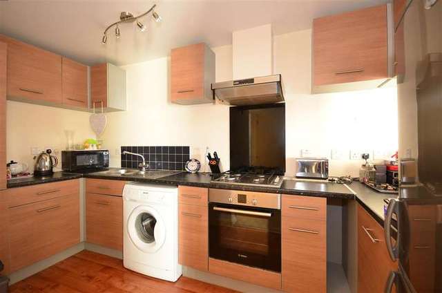  Image of 2 Bedroom Flat for sale at Walderslade Chatham Chatham, ME5 9LL