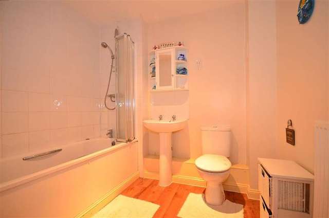  Image of 2 Bedroom Flat for sale at Walderslade Chatham Chatham, ME5 9LL