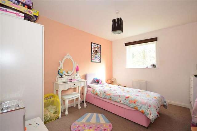  Image of 2 Bedroom Flat for sale at Walderslade Chatham Chatham, ME5 9LL