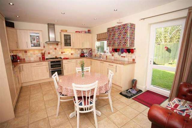  Image of 4 Bedroom Detached for sale at DEVIZES SN10 DEVIZES, SN10 3EZ