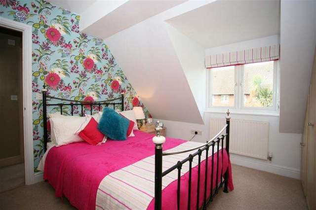  Image of 4 Bedroom Detached for sale at DEVIZES SN10 DEVIZES, SN10 3EZ