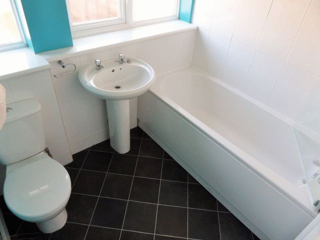  Image of 2 Bedroom Detached to rent at Whitehead Street  Swindon, SN1 5JX