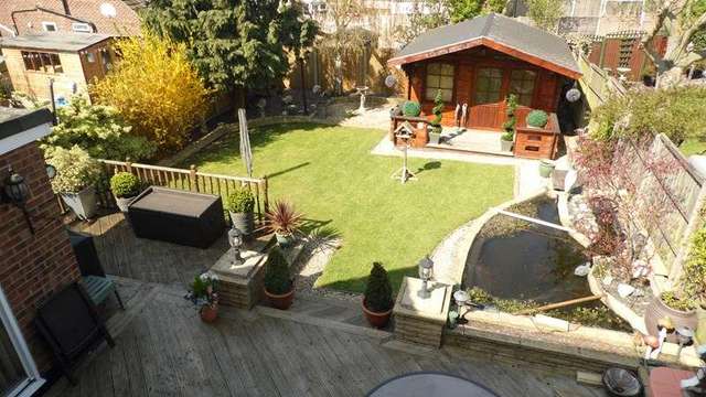  Image of 4 Bedroom Detached for sale at Willow Drive  Rayleigh, SS6 9LD