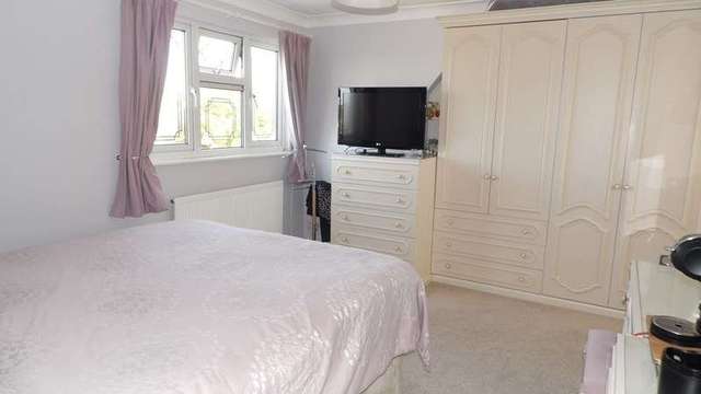  Image of 4 Bedroom Detached for sale at Willow Drive  Rayleigh, SS6 9LD