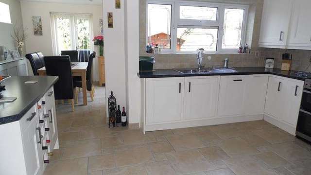  Image of 4 Bedroom Detached for sale at Willow Drive  Rayleigh, SS6 9LD