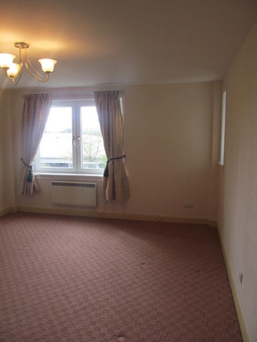  Image of 2 Bedroom Flat to rent at Lochee East Dundee Dundee, DD2 3JS