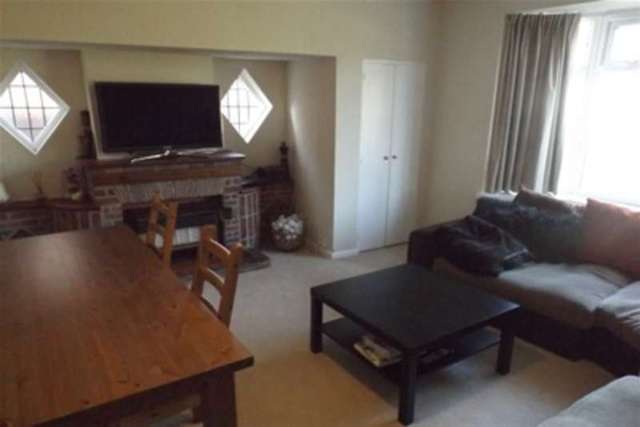  Image of 2 Bedroom Detached to rent at Nottingham, NG8 2PE
