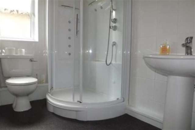  Image of 2 Bedroom Flat to rent at Chesterfield, S41 8PU