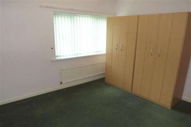  Image of 2 Bedroom Flat to rent at Chesterfield, S41 8PU