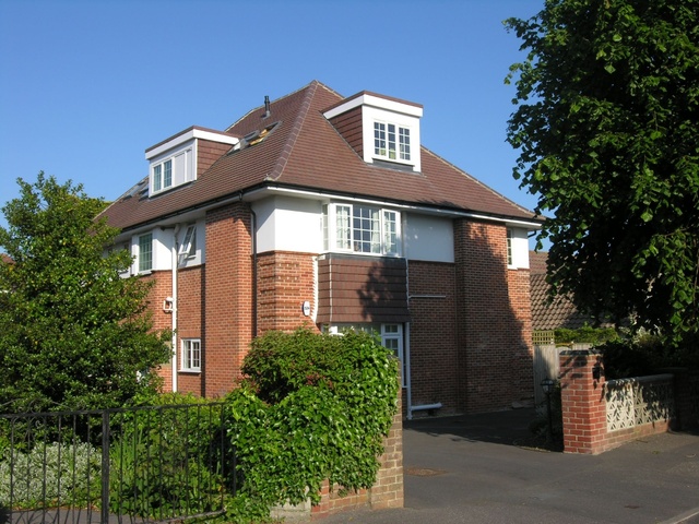  Image of 2 Bedroom Flat to rent at 38 Keswick Road Boscombe Manor Bournemouth, BH5 1LR