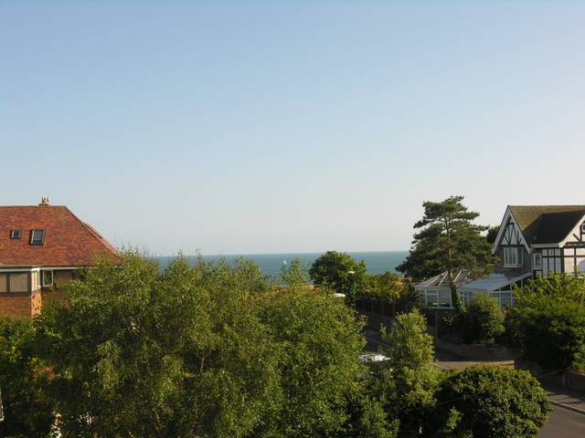  Image of 2 Bedroom Flat to rent at 38 Keswick Road Boscombe Manor Bournemouth, BH5 1LR