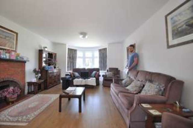  Image of Detached to rent at Nork Way  Banstead, SM7 1HW