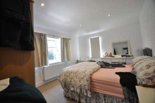  Image of Detached to rent at Nork Way  Banstead, SM7 1HW