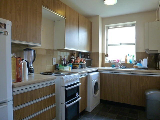 Image of 1 Bedroom Flat to rent at Dingwall Road  Croydon, CR0 2NG