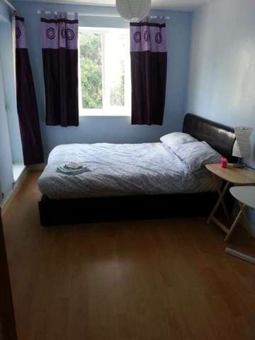  Image of 2 Bedroom Mews to rent at Amblecote Meadows  London, SE12 9TA