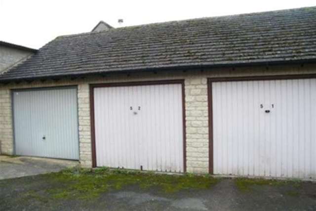  Image of 3 Bedroom Detached to rent at Witney, OX29 5SB