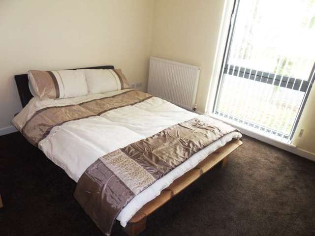  Image of 2 Bedroom Flat to rent at Brabloch Park  Paisley, PA3 4QD