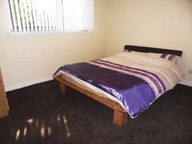  Image of 2 Bedroom Flat to rent at Brabloch Park  Paisley, PA3 4QD
