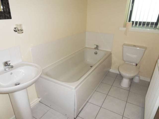  Image of 2 Bedroom Flat to rent at Brabloch Park  Paisley, PA3 4QD
