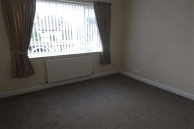  Image of 3 Bedroom Detached to rent at Deeside, CH5 3HW