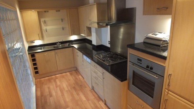  Image of 2 Bedroom Apartment to rent at Carisbrooke Road  Leeds, LS16 5RU