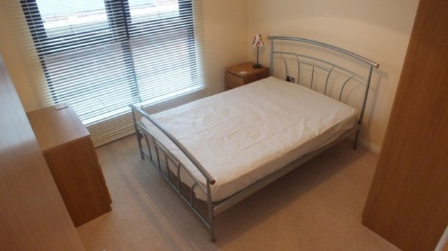  Image of 2 Bedroom Apartment to rent at Carisbrooke Road  Leeds, LS16 5RU