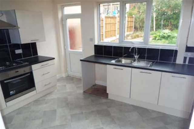 Image of 3 Bedroom Semi-Detached to rent at Nottingham, NG3 2NT