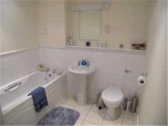  Image of 2 Bedroom Flat to rent at 10 Melbourne Road  Surrey, SM6 8SB