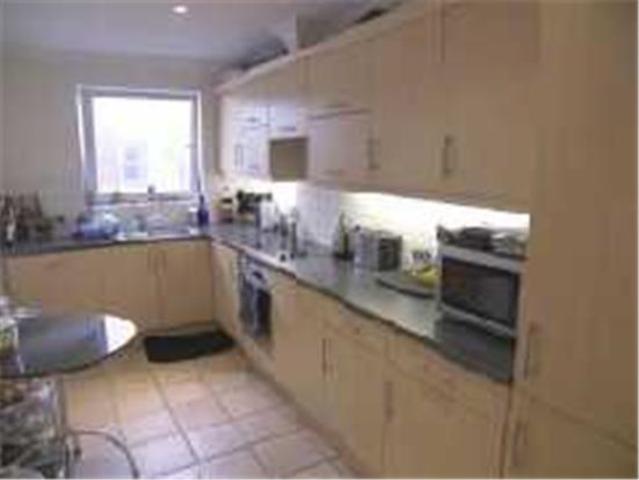  Image of 2 Bedroom Flat to rent at 10 Melbourne Road  Surrey, SM6 8SB