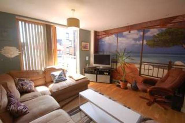  Image of 2 Bedroom Property to rent at Chatham Street Reading Reading, RG1 7LF