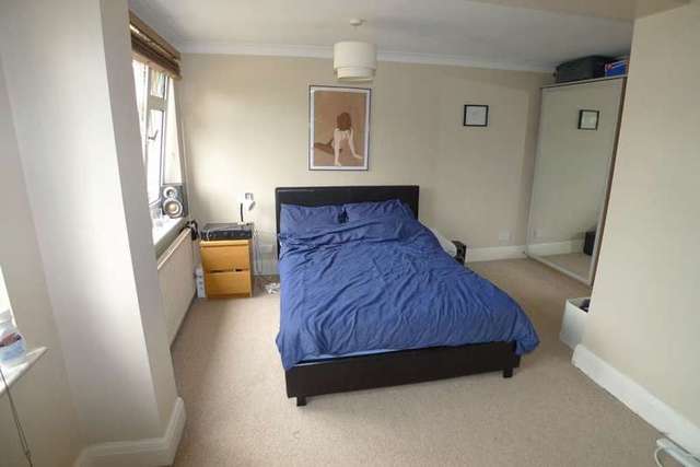  Image of 4 Bedroom Semi-Detached for sale at Chaucer Road  Sidcup, DA15 9AP