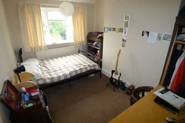  Image of 4 Bedroom Semi-Detached for sale at Chaucer Road  Sidcup, DA15 9AP