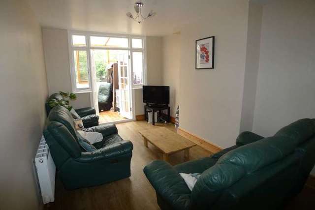  Image of 4 Bedroom Semi-Detached for sale at Chaucer Road  Sidcup, DA15 9AP