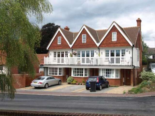 Image of 1 Bedroom End of Terrace to rent at Church Road  Leatherhead, KT22 8BD