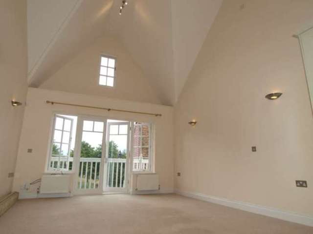  Image of 1 Bedroom End of Terrace to rent at Church Road  Leatherhead, KT22 8BD