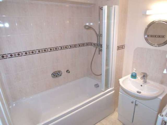  Image of 1 Bedroom End of Terrace to rent at Church Road  Leatherhead, KT22 8BD