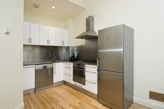  Image of 2 Bedroom Ground Flat to rent at Clanricarde Gardens  London, W2 4JW