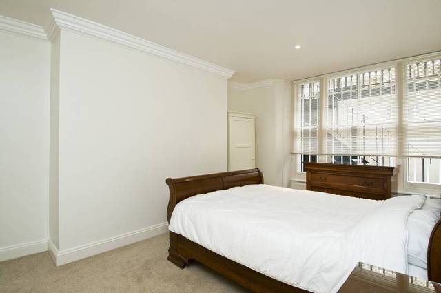  Image of 2 Bedroom Ground Flat to rent at Clanricarde Gardens  London, W2 4JW