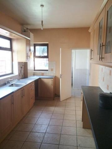  Image of 3 Bedroom Terraced to rent at Smethwick  Birmingham, B66 4JU