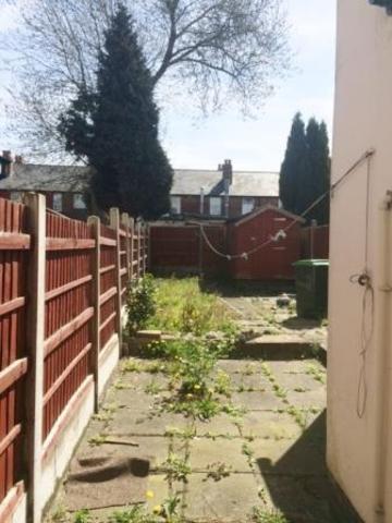  Image of 3 Bedroom Terraced to rent at Smethwick  Birmingham, B66 4JU