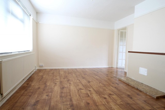  Image of 3 Bedroom Detached to rent at Croydon, CR0 7BS