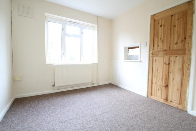  Image of 3 Bedroom Detached to rent at Croydon, CR0 7BS