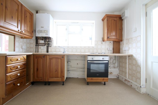  Image of 3 Bedroom Detached to rent at Croydon, CR0 7BS