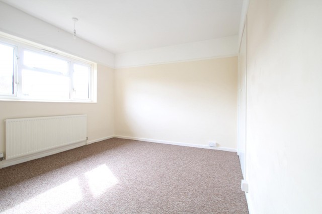  Image of 3 Bedroom Detached to rent at Croydon, CR0 7BS