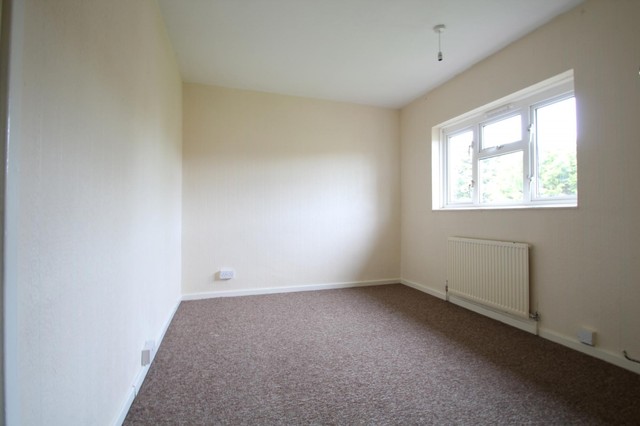  Image of 3 Bedroom Detached to rent at Croydon, CR0 7BS